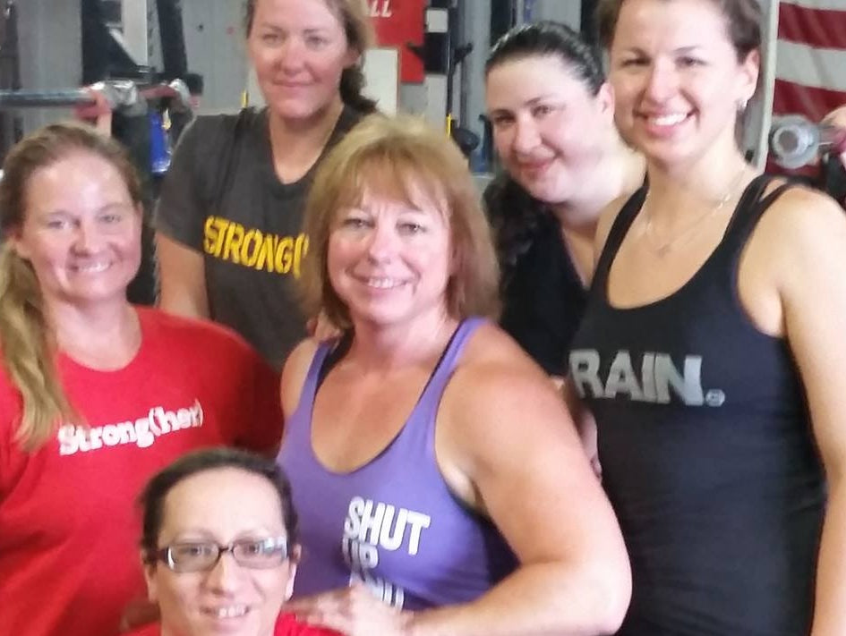 Strong(her) Ladies Cranking Out Bench P.R.'s (w/video's)