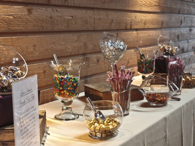 One bowl, a spoon and a frying pan