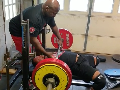 Maliek Derstine benching 462x4 easy