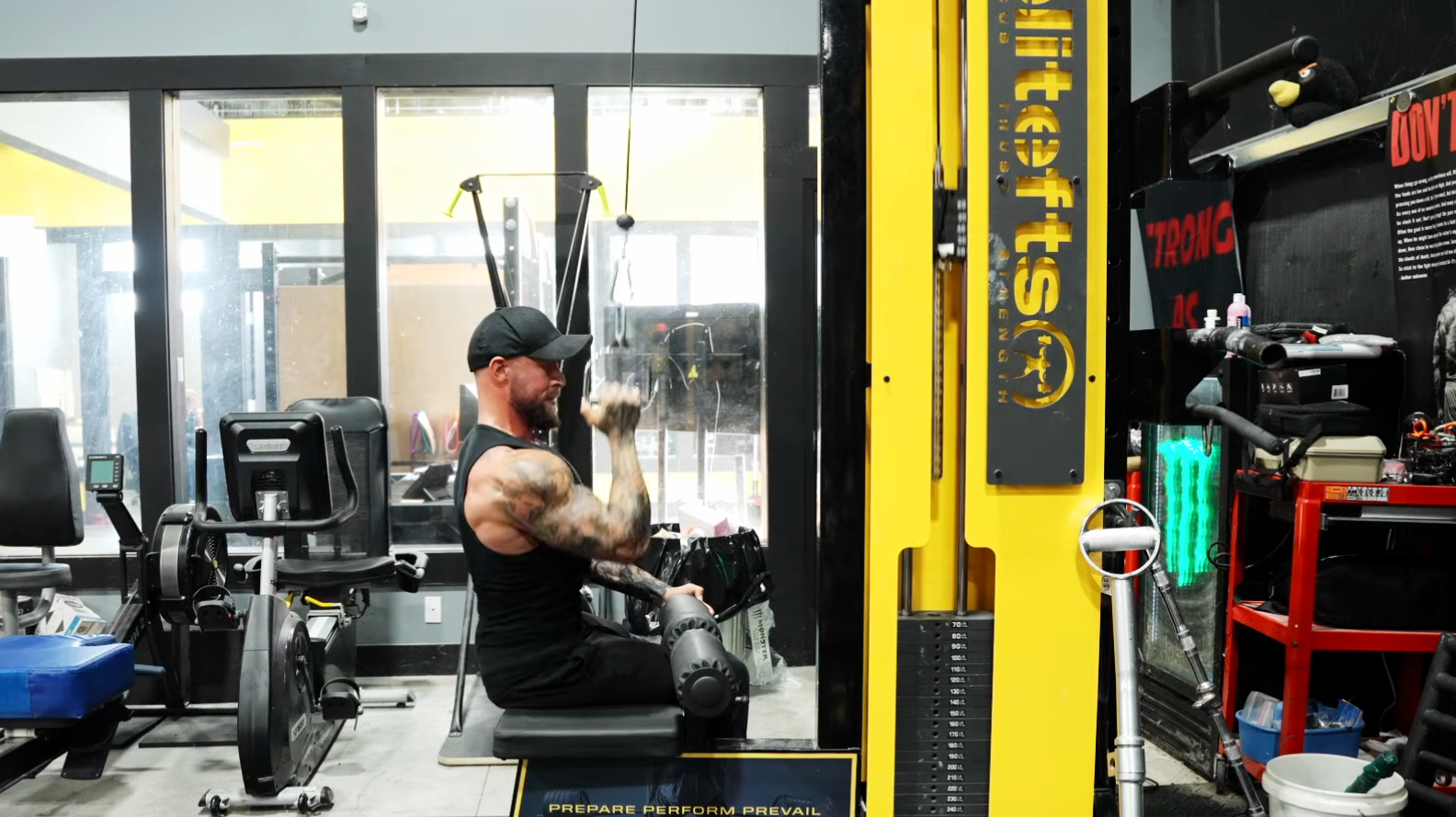 Drew one arm pulldown