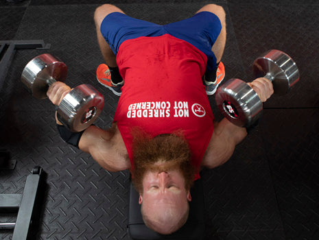 athlete db pressathlete wrapping knees with wraps