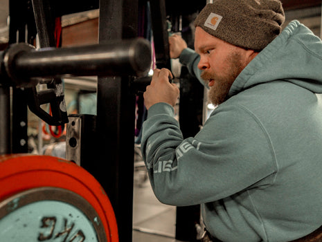 guy running monoliftman benching in competition