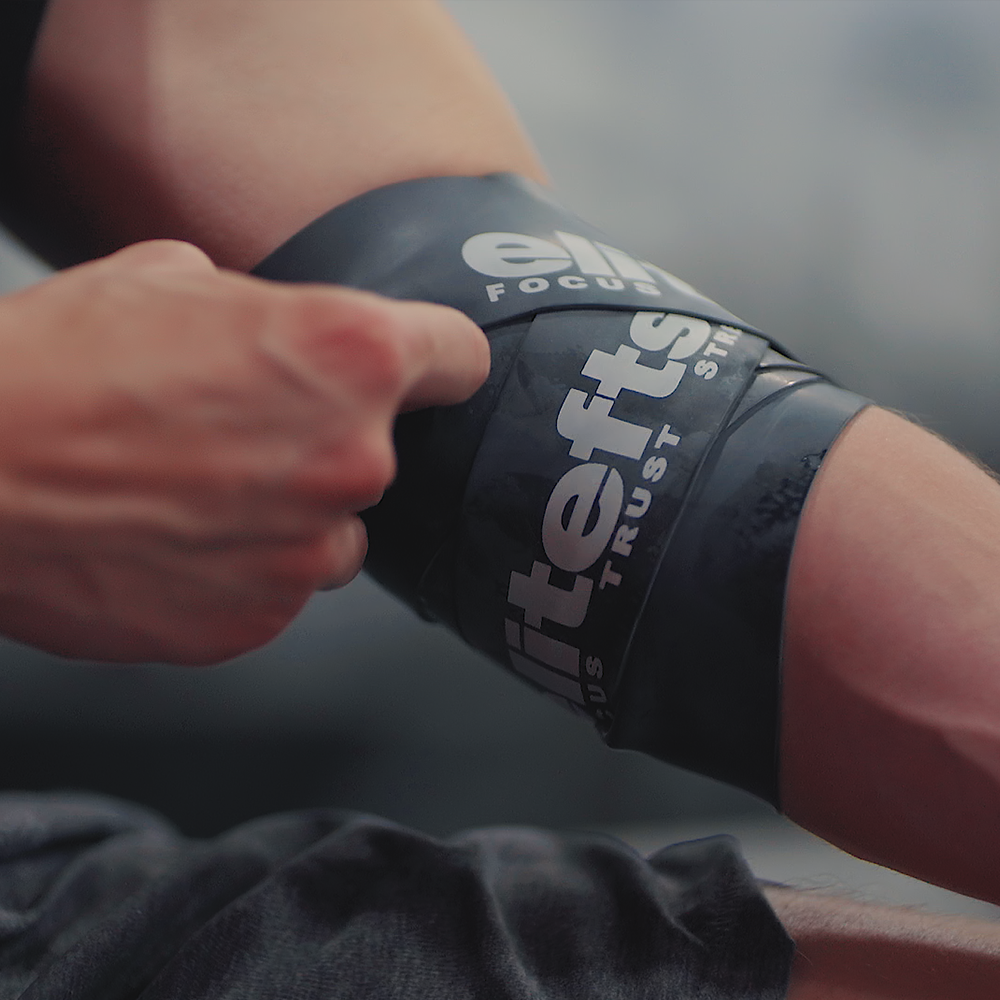 picture of using compression floss on the forearm