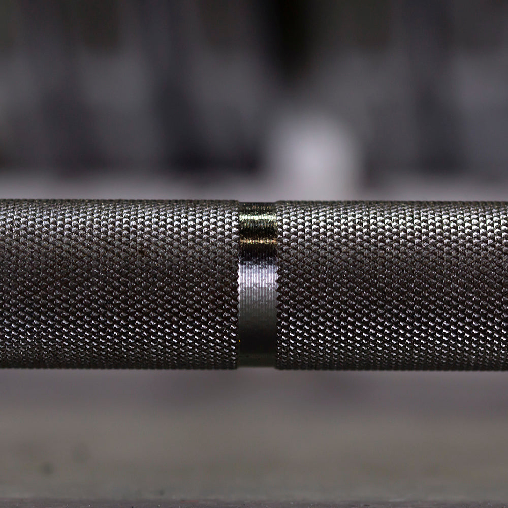 ELITEFTS IRON COWBOY POWER BAR knurling close up