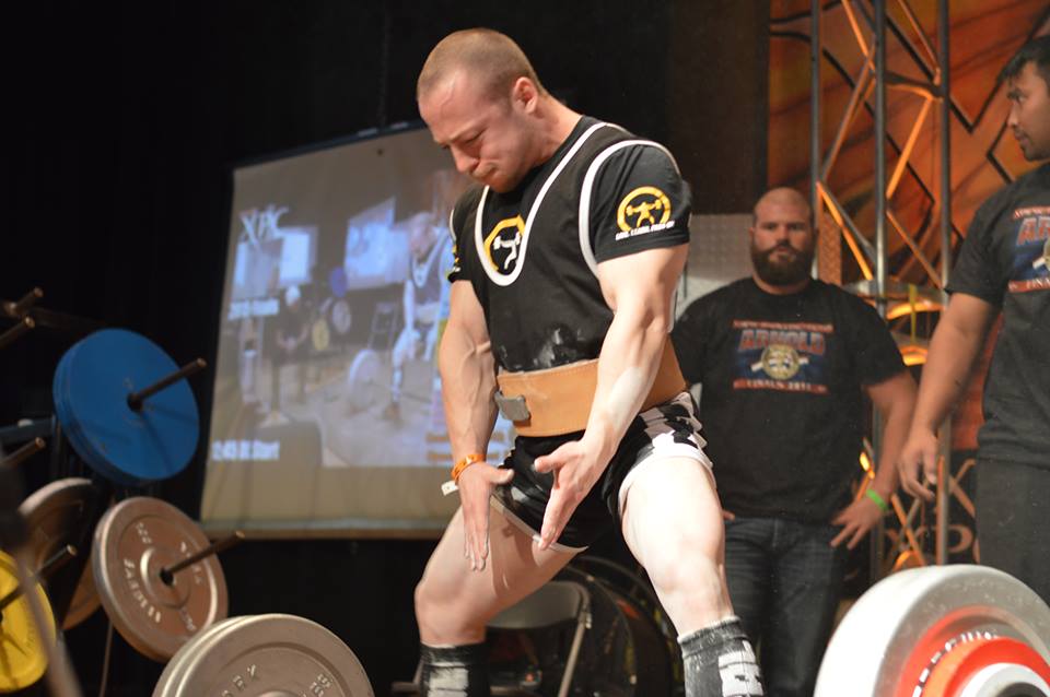 picture of LIFTER USING ELITEFTS PREMIUM 13MM P2 LEVER BELT