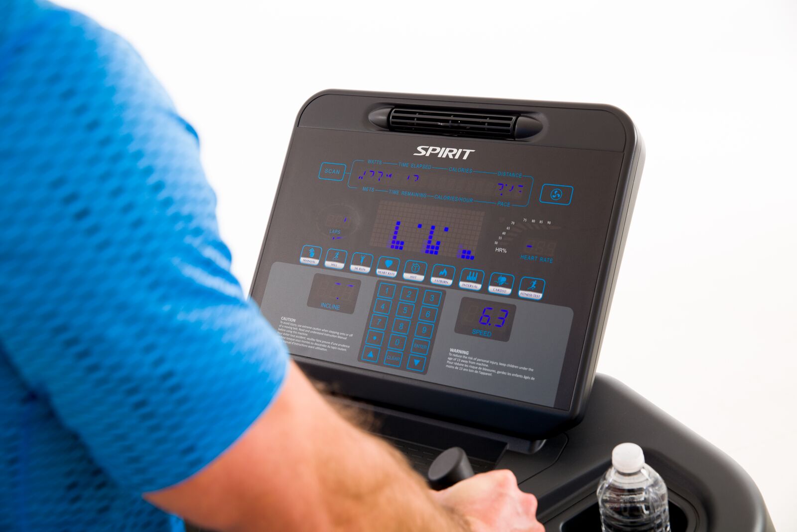 picture of spirit fitness CT 900 treadmill in use