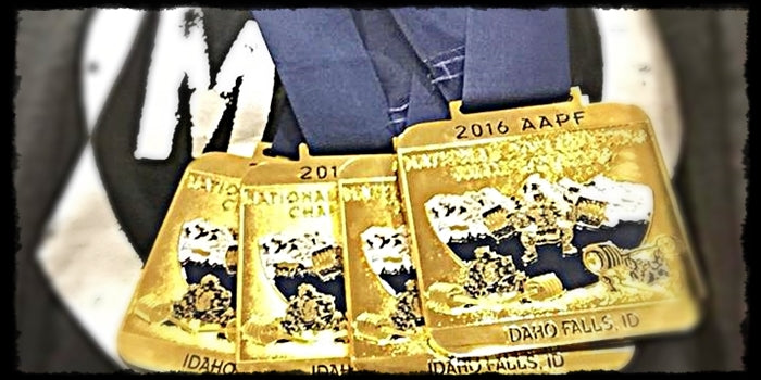 LOOK MA, NO KNEE WRAPS. RAW/RAW SQUAT &amp; DEADLIFT TRAINING.  [HD TRAINING VIDEO INCLUDED]