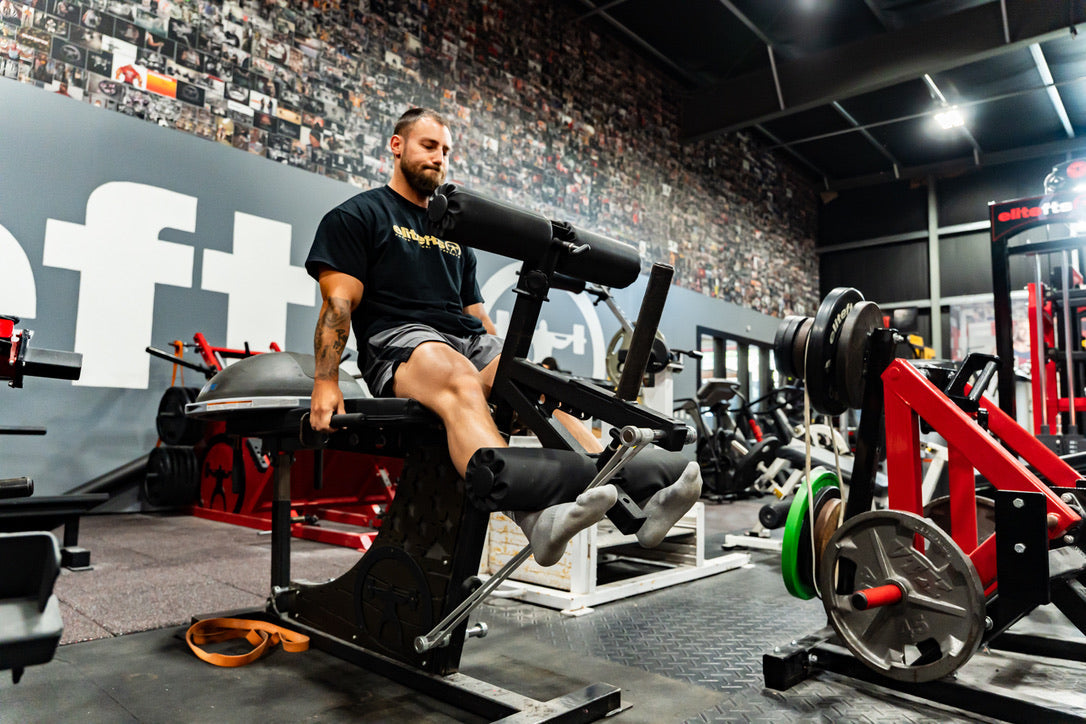Leg extension leg curl machine 