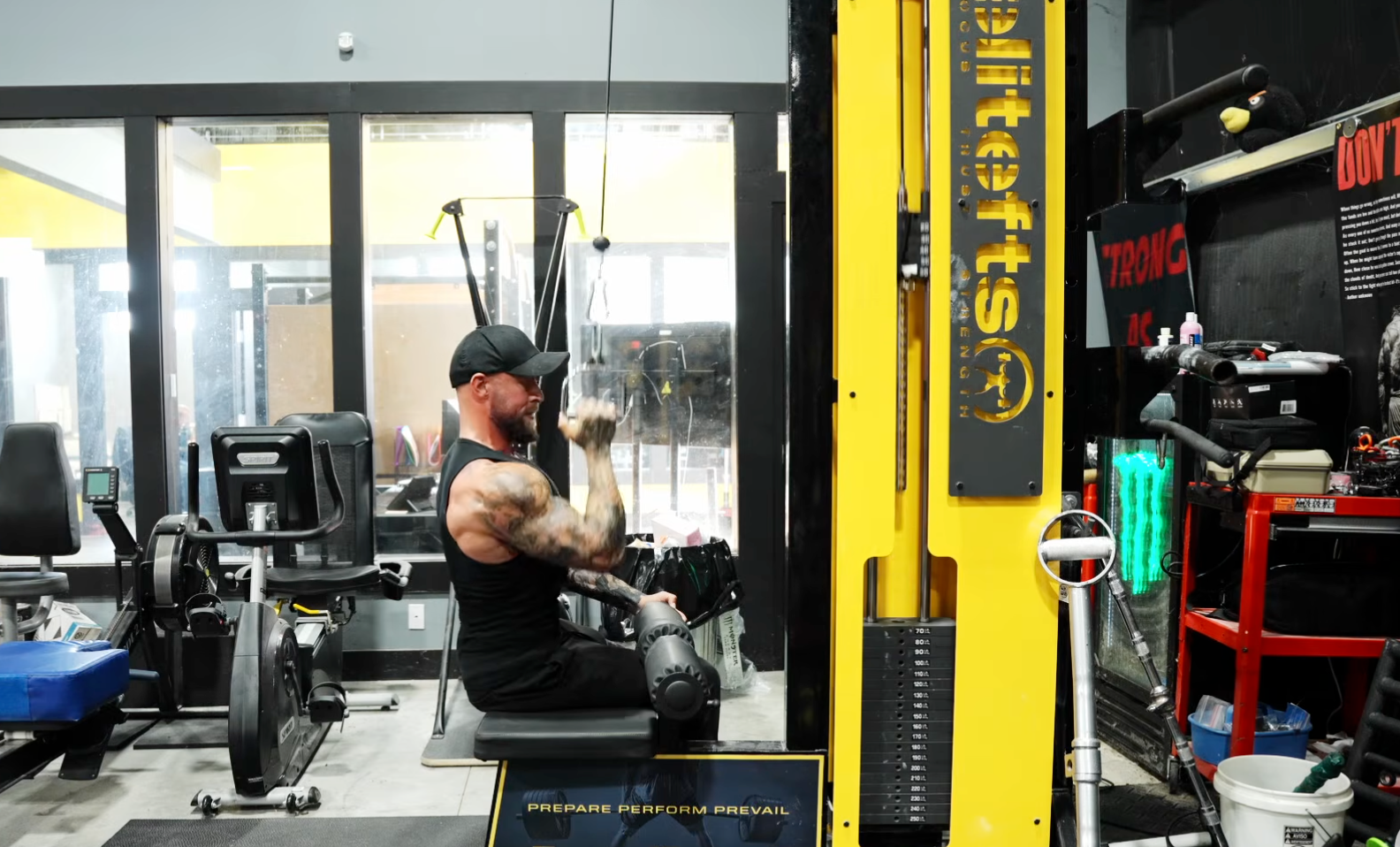 Drew one arm pulldown 