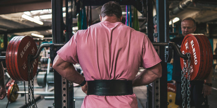 swole guy getting ready to squat