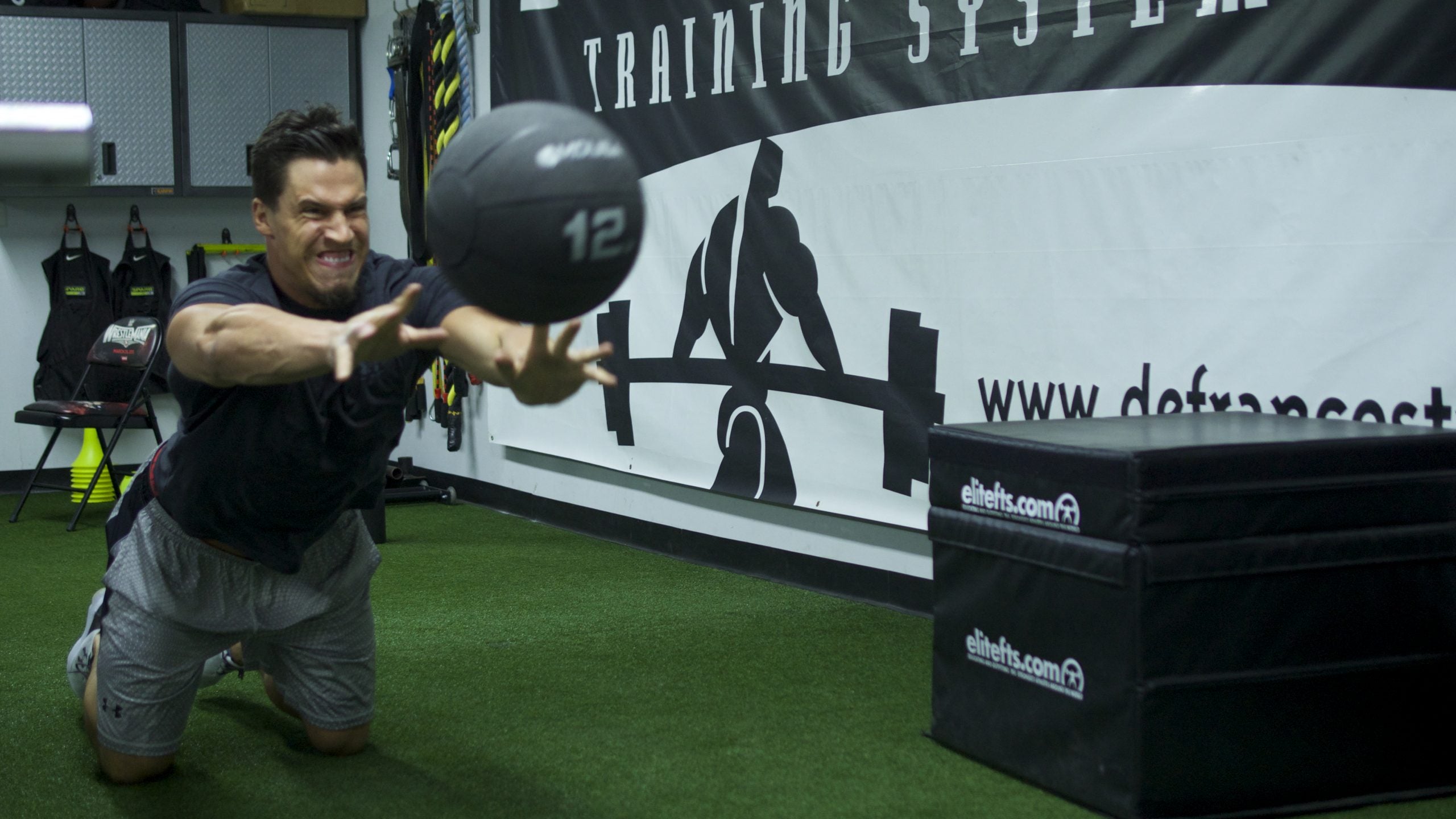 DAILY MOVEMENT - Lying Overhead Medball Throws