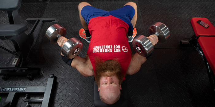 athlete db pressathlete wrapping knees with wraps