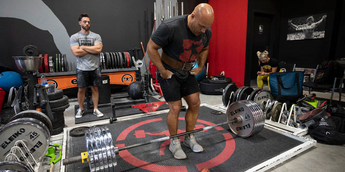 head position in deadlift