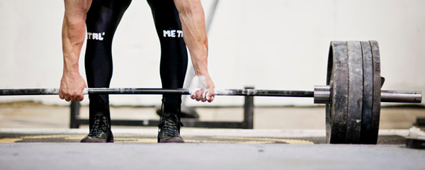 Yury Belkin 924 raw deadlift with no belt!