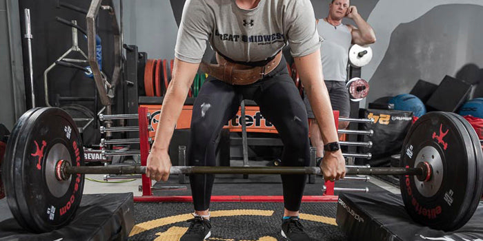 high school female deadlifting