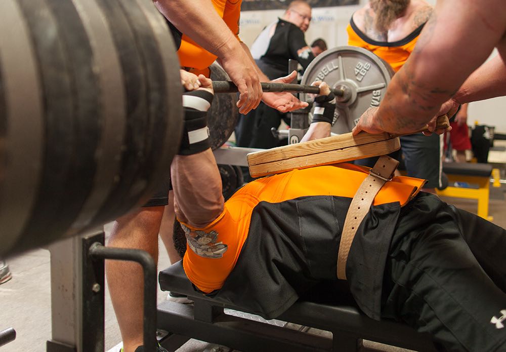 picture of LIFTER USING THE ELITEFTS PREMIUM P2 BENCH BELT