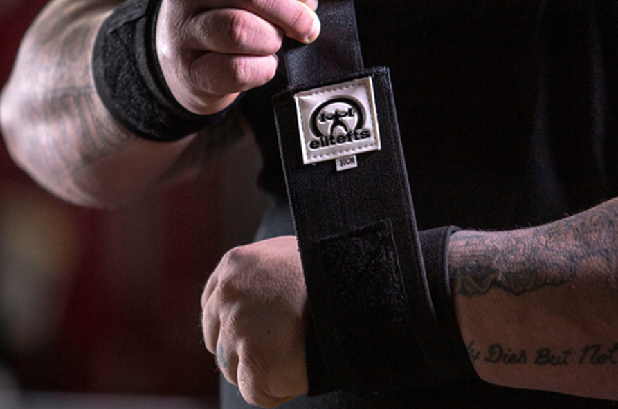picture of black SUPER HEAVY WRIST WRAPS being used
