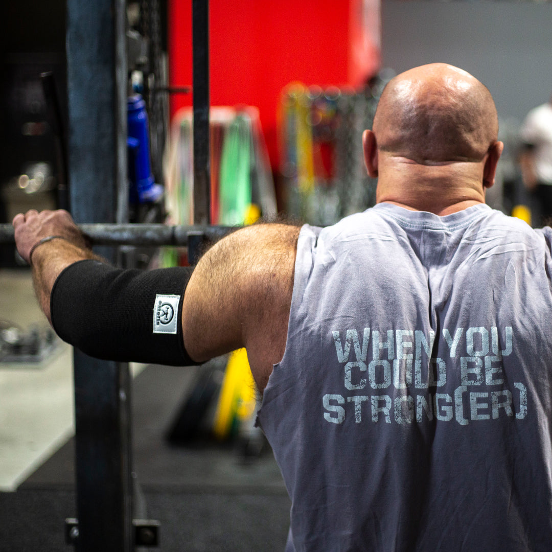 picture of lifter using ELITEFTS HEAVY ELBOW SLEEVE