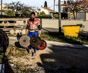 Strongman: PR Farmers, Stones, Log and Deadlift!